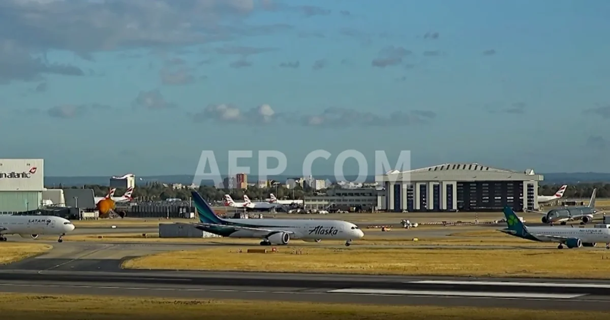 More than 400 flights disrupted by UK tech glitch